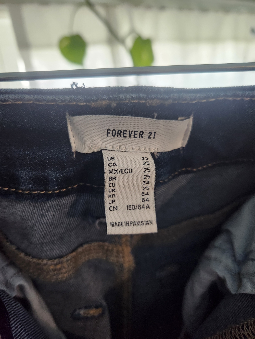 Classic High-Rise Women’s Jeans - Black - Picture 3 of 3
